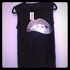 Sequin Lips 💋 splatter paint sleeveless T